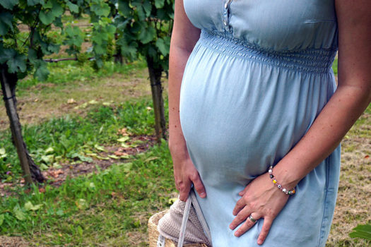 Schwangerschaftskleid in hellblau – Girls Day Sommer Style