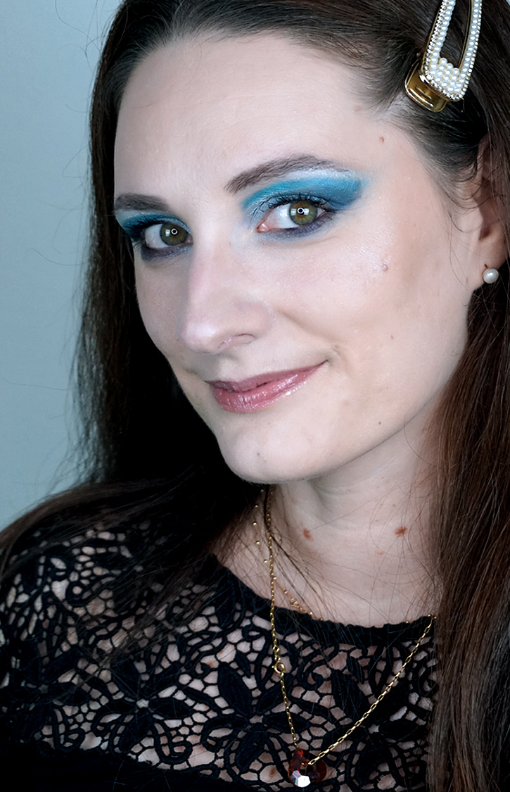 Frosty Blue Makeup Look January inspired by Icy Winter Days